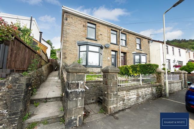 3 bed property, in The Villas, £329,950