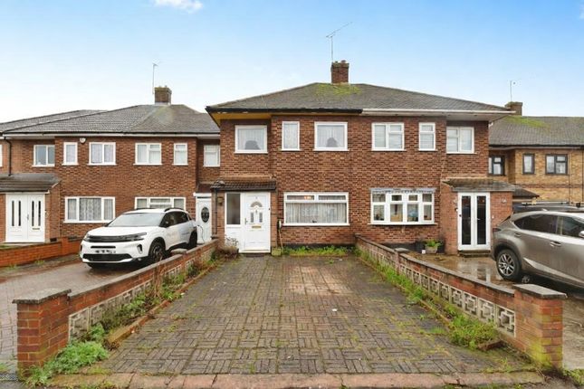 3 bed property, in Karen Close, £374,950