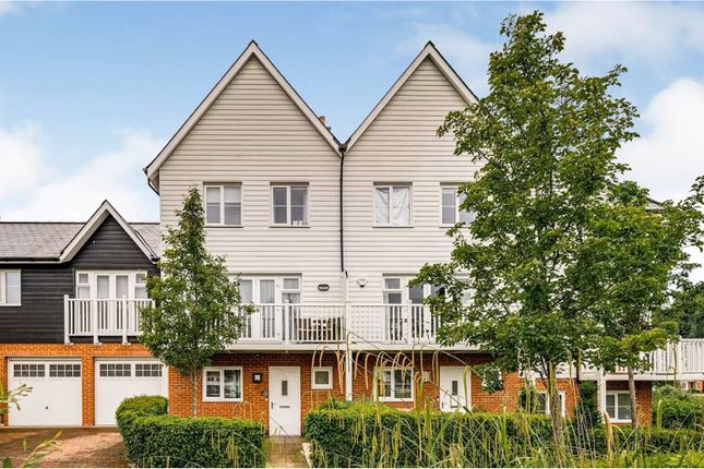 4 bed property, in Venics Way, £575,000