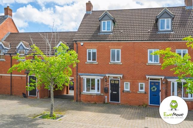 4 bed property, in Phoebe Way, £300,000