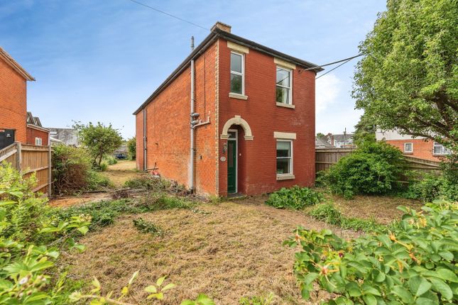 4 bed property, in Downs Park Avenue, £475,000