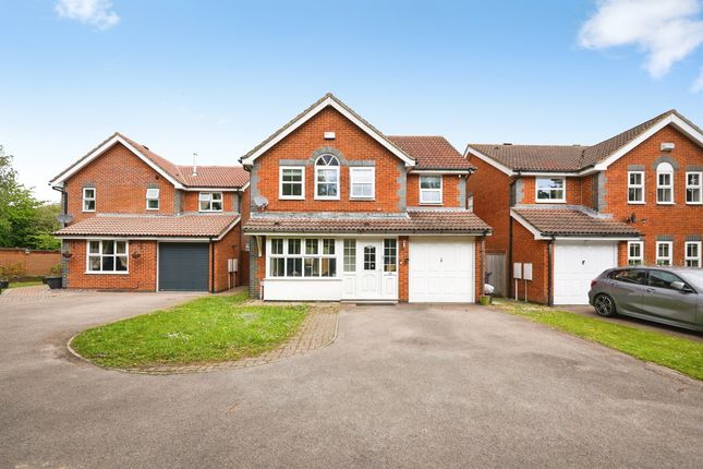 4 bed property, in Centurion Walk, £450,000