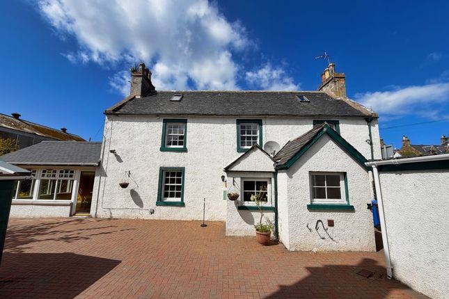 4 bed property, in Applegrove, £300,000