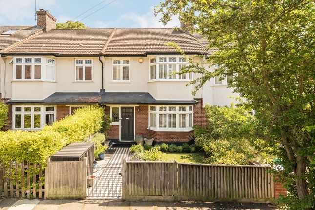 4 bed property, in Cedarville Gardens, £875,000