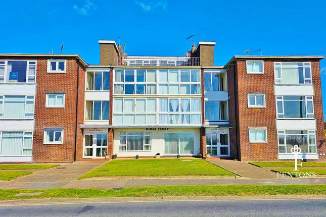 2 bed property, in Kings Parade, £190,000