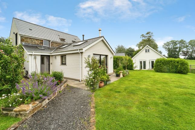 5 bed property, in Harrolds Farm, £640,000