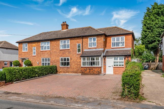 4 bed property, in The Silver Birches, £525,000