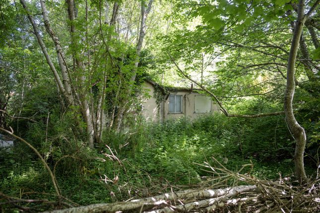 2 bed property, in Montana, £75,000
