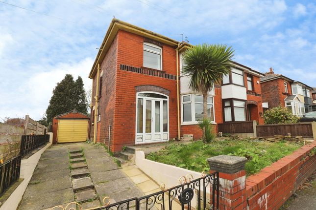 3 bed property, in Hillside Crescent, £200,000