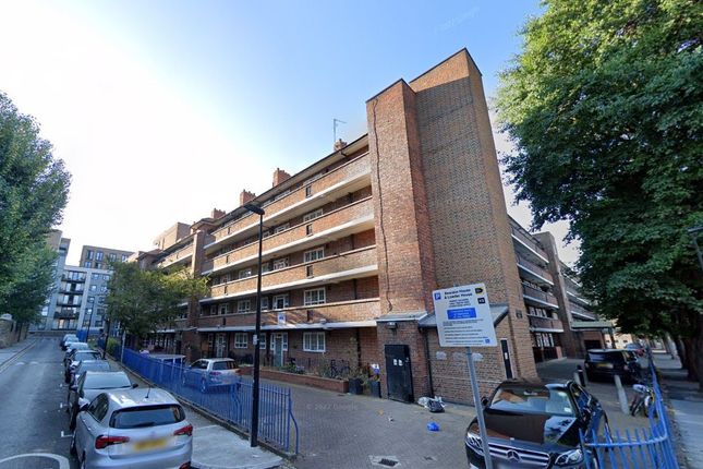2 bed property, in Reardon House E1W, £370,000