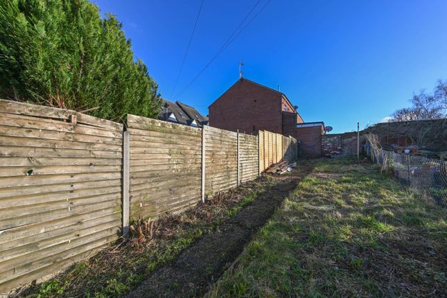 2 bed property, in Wincheap, £250,000