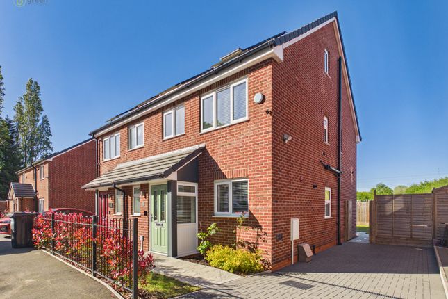 5 bed property, in Lea Hill Road, £340,000