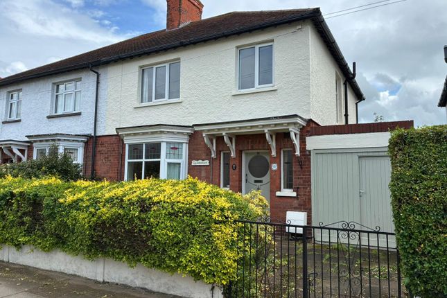 3 bed property, in Bradford Avenue, £275,000