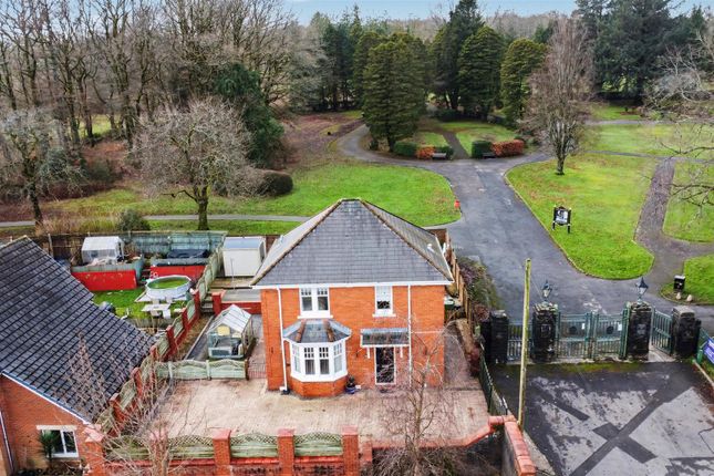 3 bed property, in Upper Wood Street, £295,000