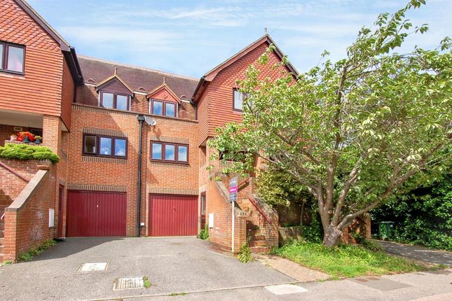4 bed property, in Lyons Crescent, £550,000