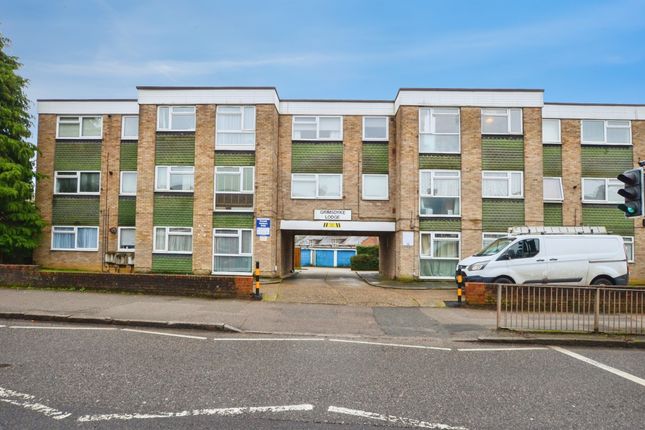 1 bed property, in Hatfield Road, £180,000