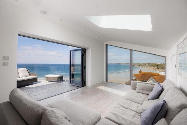 4 bed property, in Island Crescent, £950,000