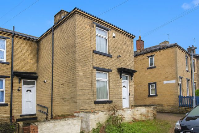 1 bed property, in Wooller Road Low Moor, £80,000