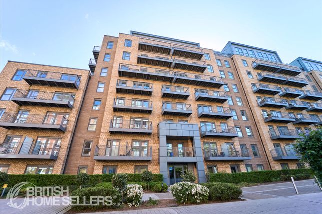 2 bed property, in Beaufort Square, £500,000