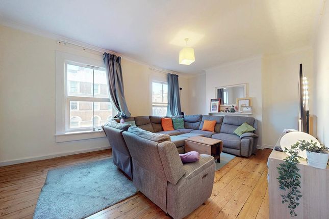 2 bed property, in Seven Sisters Road, £425,000