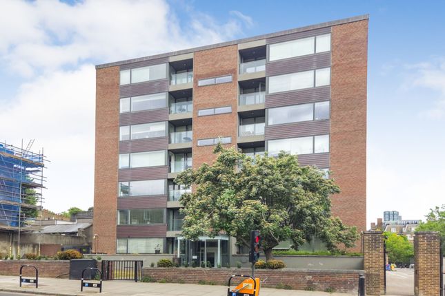3 bed property, in Amwell Street, £700,000