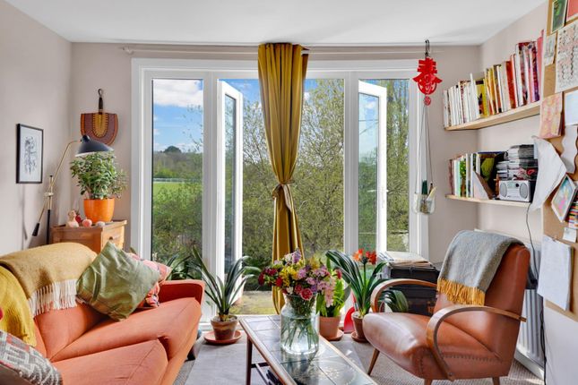 1 bed property, in Auckland Road, £275,000