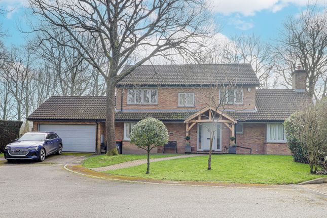5 bed property, in Woodland Rise, £1,000,000