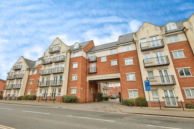 2 bed property, in Uttoxeter New Road, £100,000