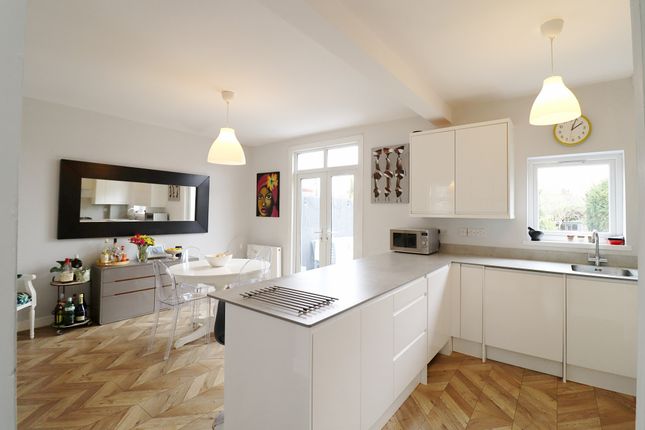 3 bed property, in Burnt Ash Lane, £625,000
