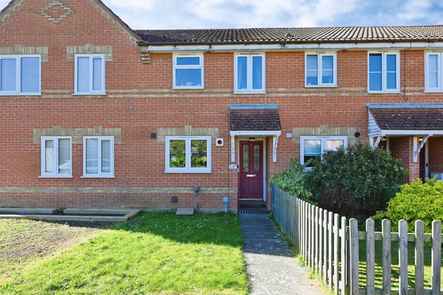 2 bed property, in Woodbridge Way, £170,000