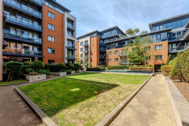 1 bed property, in Portland House, £425,000