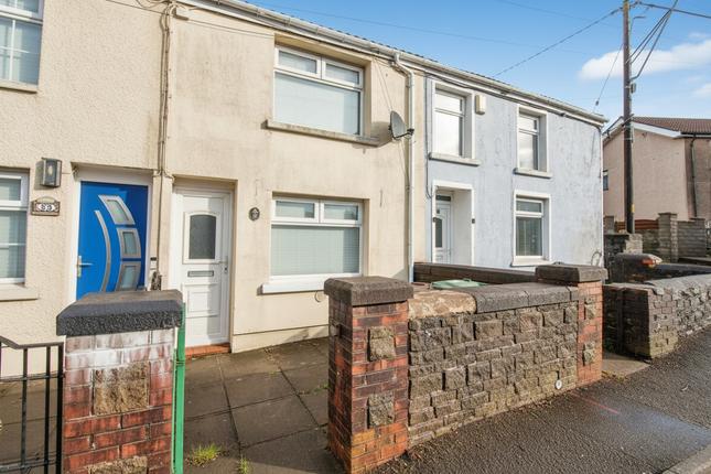 2 bed property, in Hill Street, £130,000