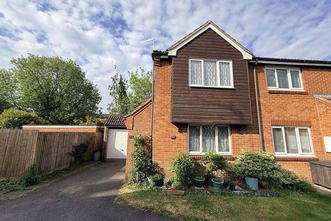 2 bed property, in Vincenzo Close, £375,000