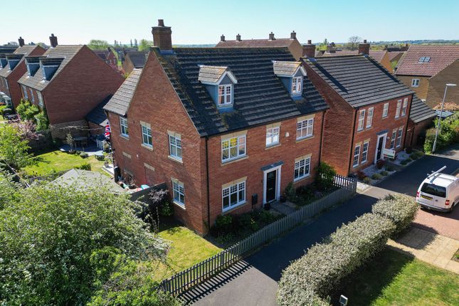 5 bed property, in Mitchcroft Road, £700,000