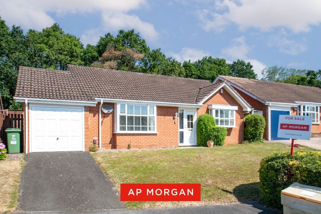 2 bed property, in Wordsley Close, £350,000