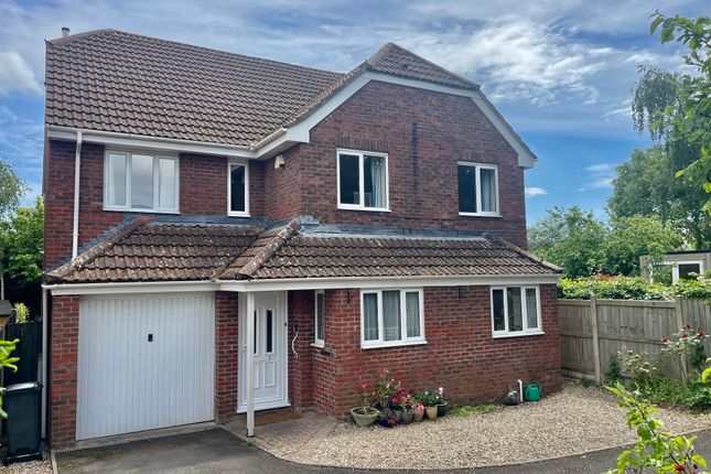 4 bed property, in Broadlands Rise, £575,000