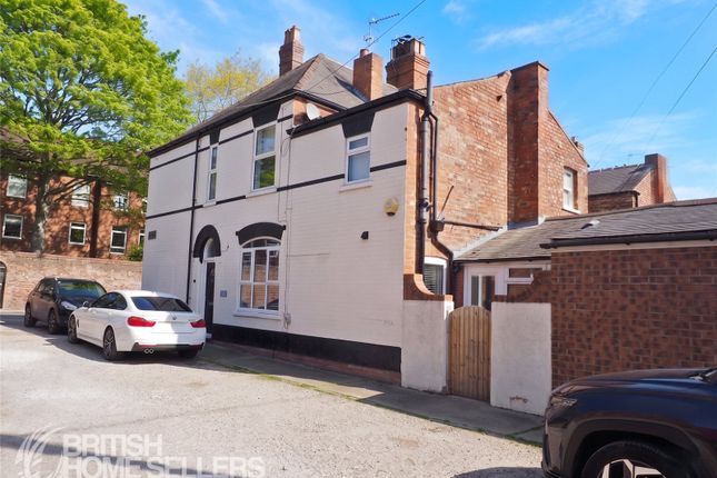 2 bed property, in Grayburn Lane, £305,000