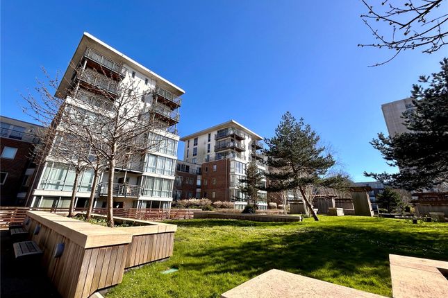 1 bed property, in Queen Street, £145,000