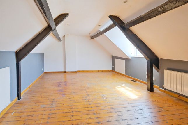 2 bed property, in East Street, £125,000