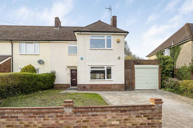 3 bed property, in Knights Way, £490,000