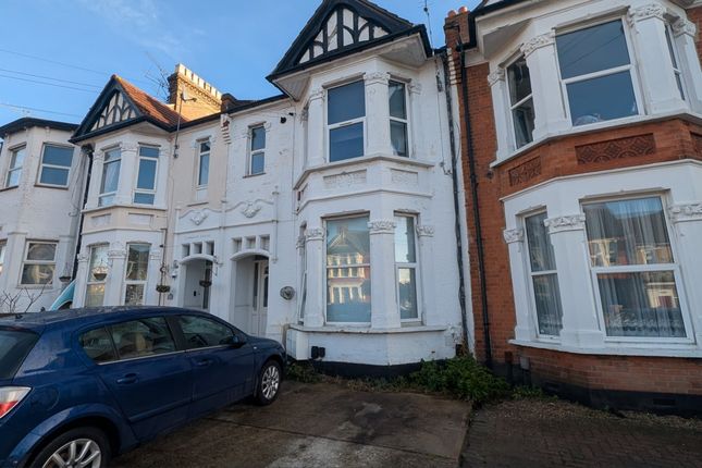 1 bed property, in Southchurch Avenue, £125,000