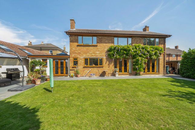 3 bed property, in Glebe House, £650,000