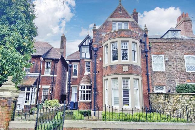 6 bed property, in Westoe Village, £380,000