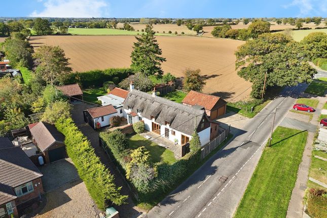 3 bed property, in Chapel Road, £495,000