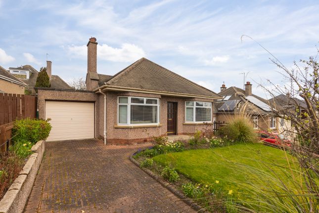3 bed property, in 18 Paisley Drive, £400,000