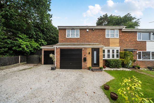 3 bed property, in Prunus Close, £450,000
