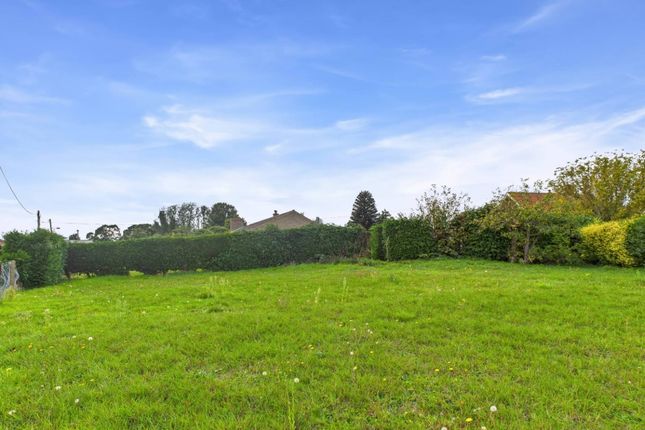 2 bed property, in Mill Lane, £125,000