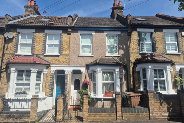 2 bed property, in Tharp Road, £450,000