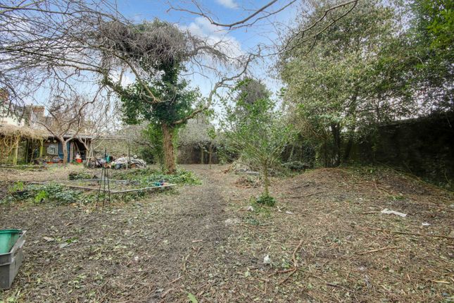 3 bed property, in Sunflower Road, £175,000