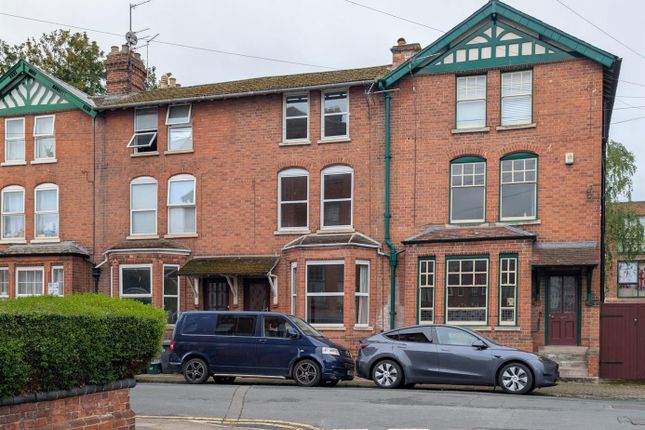 4 bed property, in St. Michaels Square, £250,000